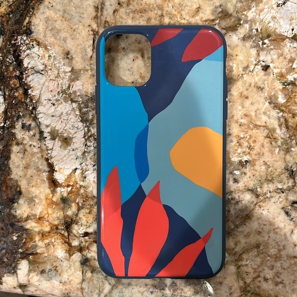 Assorted iPhone 11 Cases - Picture 7 of 16